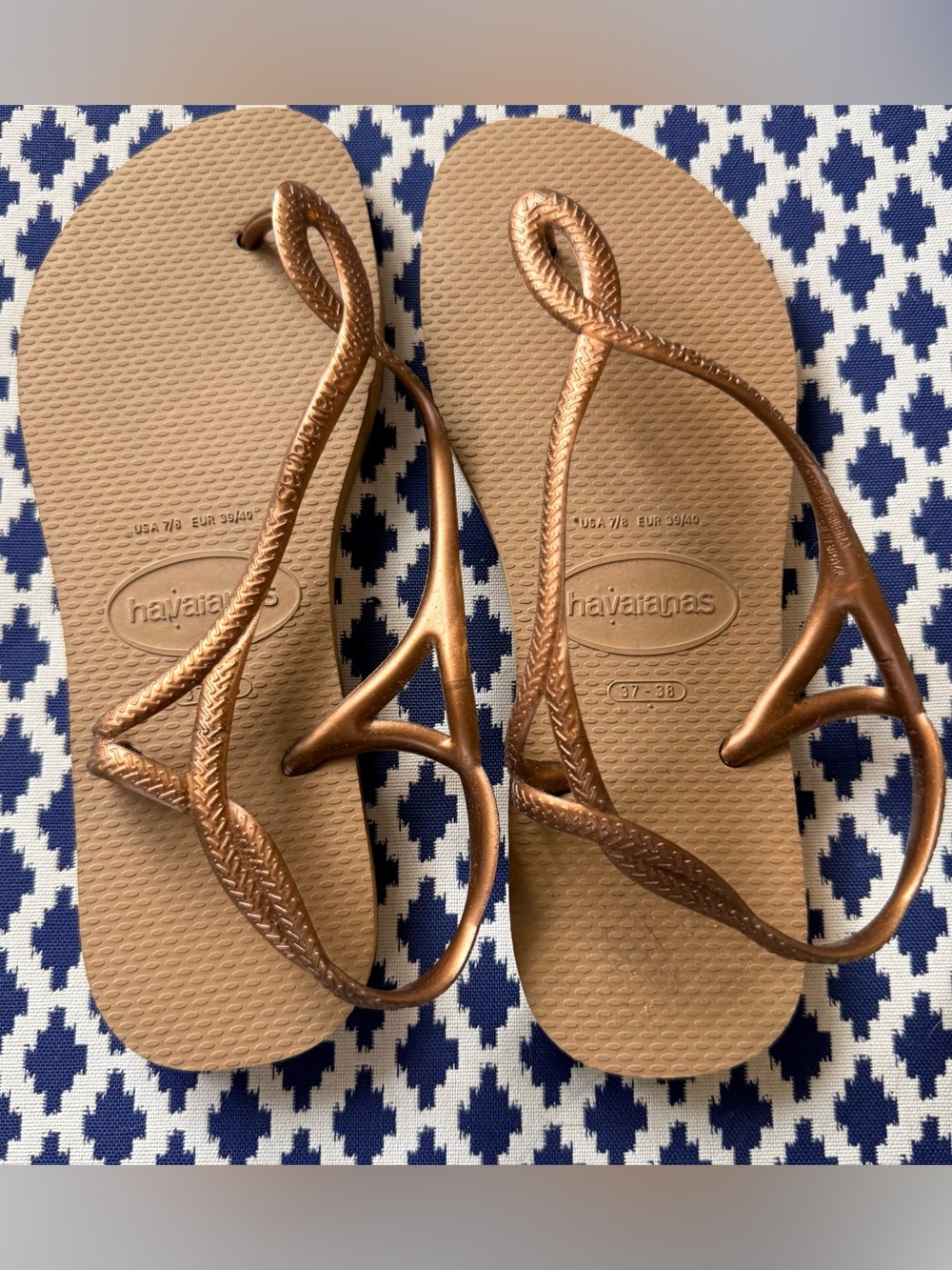 Havaianas 37-38 Tan Gladiator Flip-Flops with Metallic Bronze Straps - Picture 2 of 5